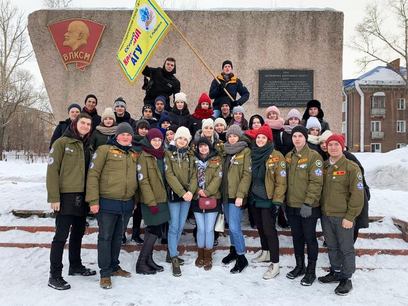 Бойцов студенческих отрядов Института торжественно поздравили с Днем РСО